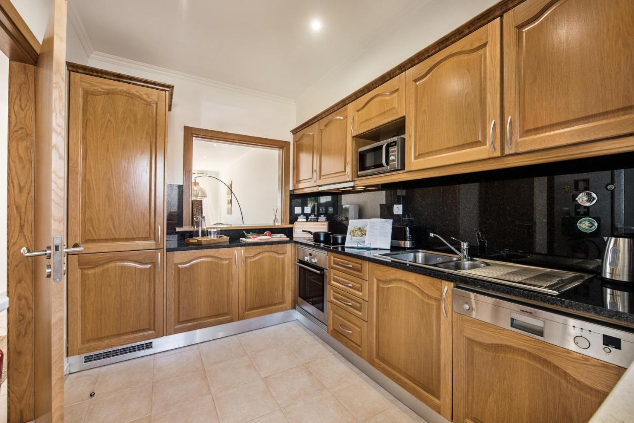 Luxurious First Floor Apartment Sleeps 4 Carvoeiro  Bagian luar foto